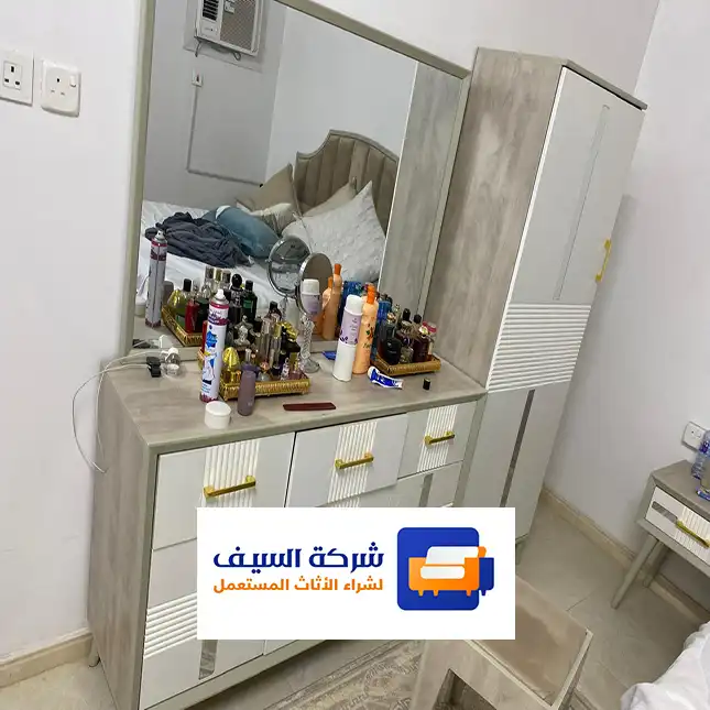 شراء أثاث ومعدات مستعملة